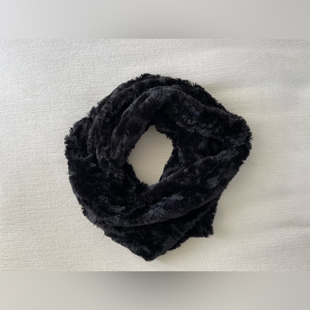Faux fur neck scarf ring